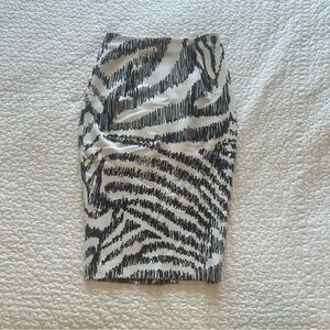 High waisted patterned skirt